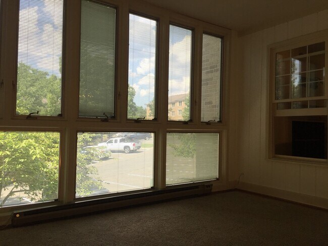 Building Photo - 10714 Kings Riding Way