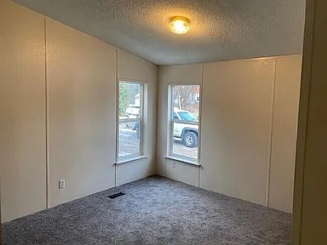 Building Photo - Charming 3 Bedroom Home in Quiet, Tree Lined Neighborhood