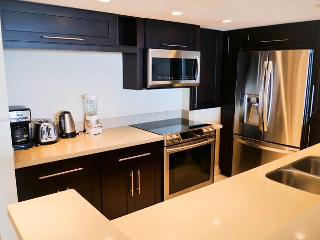 Building Photo - 1717 N Bayshore Dr