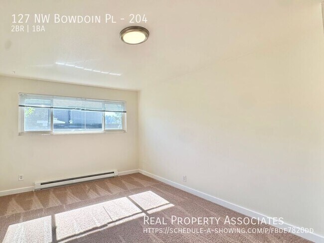 Building Photo - 127 NW Bowdoin Pl