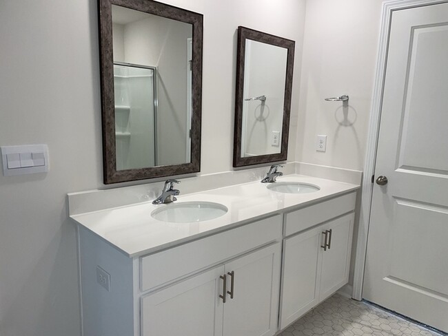Building Photo - Beautiful Fountain Inn Home