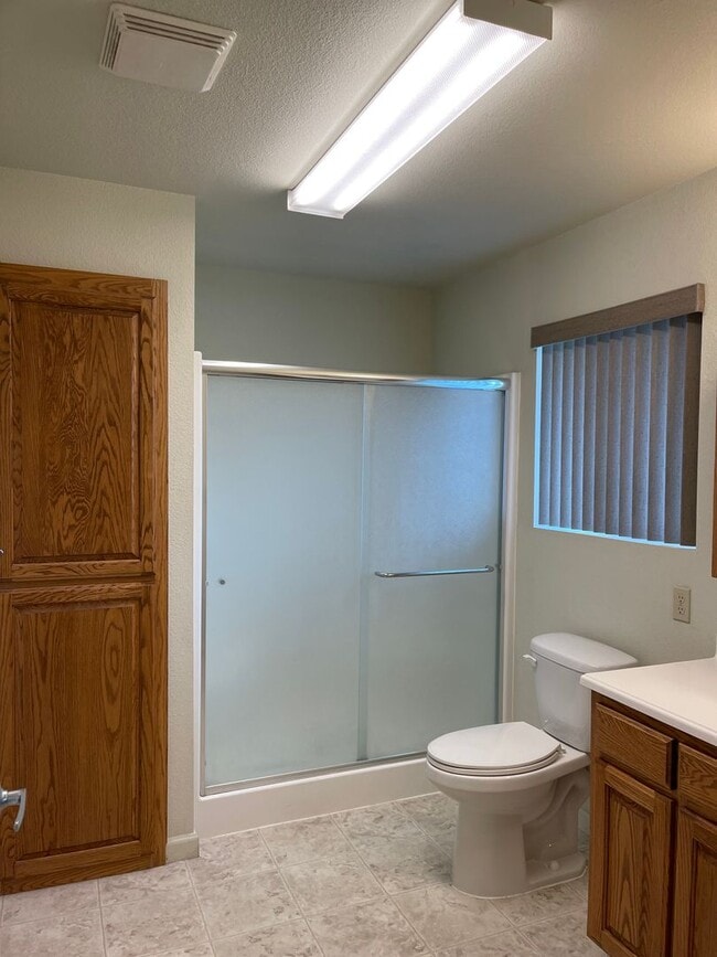 Building Photo - 3 BED 2 BATH W/ATTACHED MOTHER-IN-LAW SUITE *SOLAR PANELS ON ROOF = LOW ELECTRIC BILL*