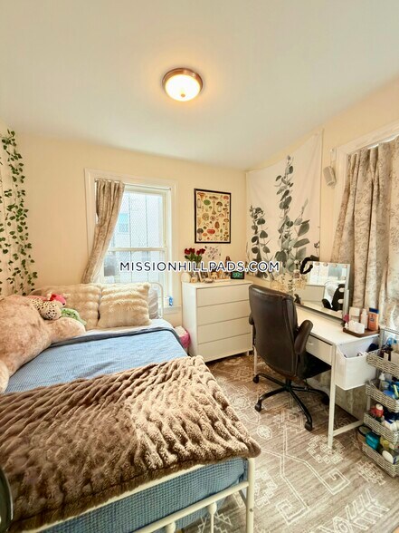 Building Photo - 830 Huntington Ave