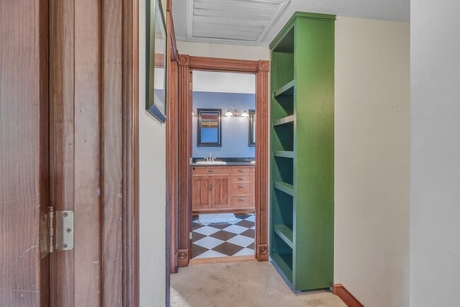 Building Photo - 211 Mendon St