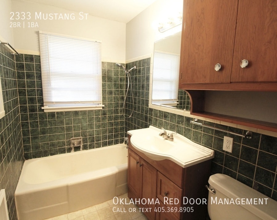 Building Photo - 2333 Mustang St