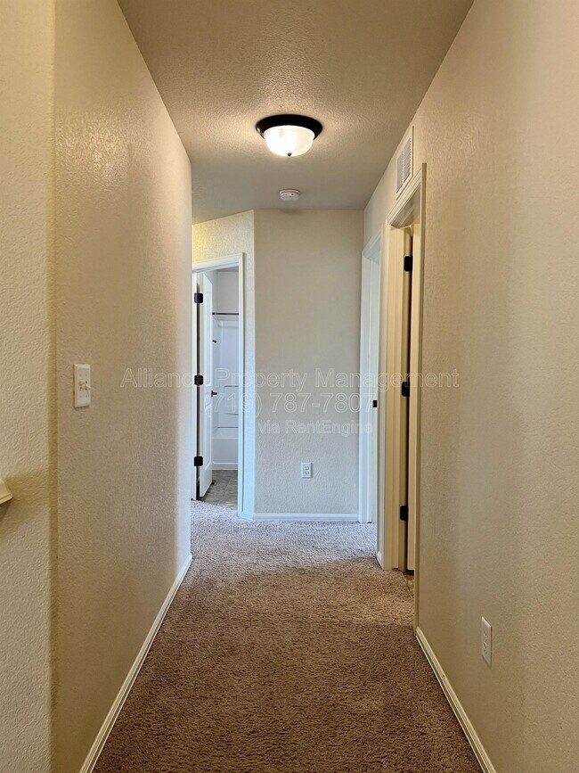 Building Photo - 6280 San Mateo Dr