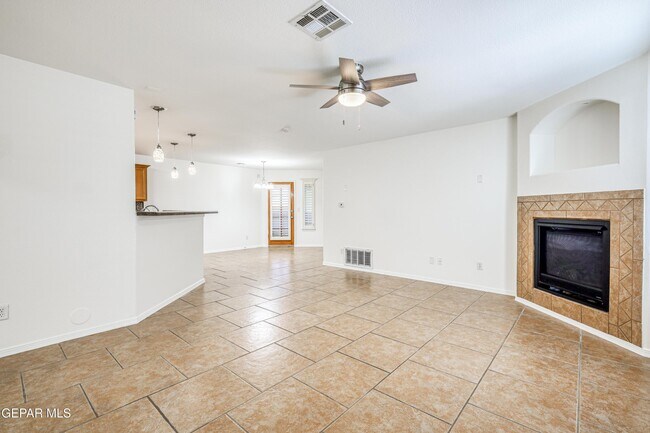 Building Photo - 6289 Cosecha Luna Cir