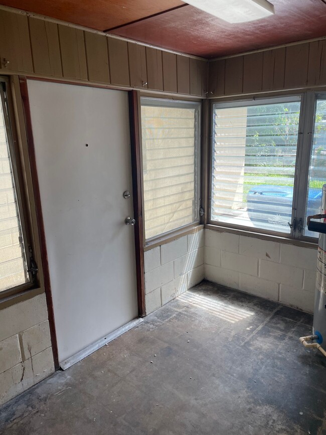 Building Photo - 1/2 Duplex Near Downtown Deland and Stetso...
