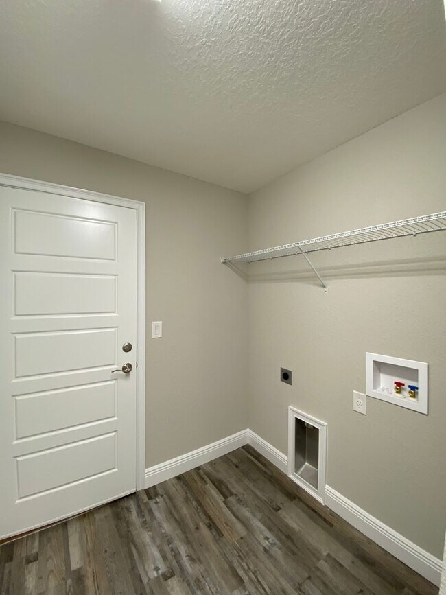 Building Photo - Custom Home - Desirable SE Ocala Neighborh...