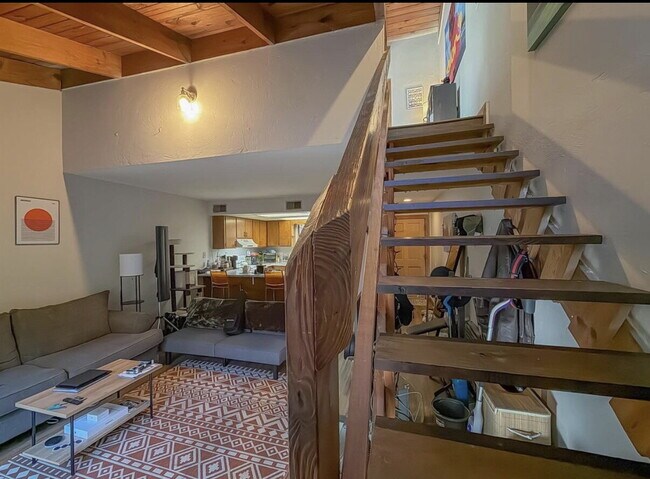 Building Photo - Spacious 1BR Retreat Near FSU & TCC – Vaulted Ceilings, BRAND NEW DECK!