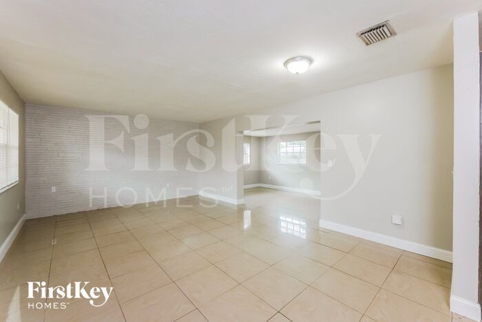 Building Photo - 221 N 65th Way