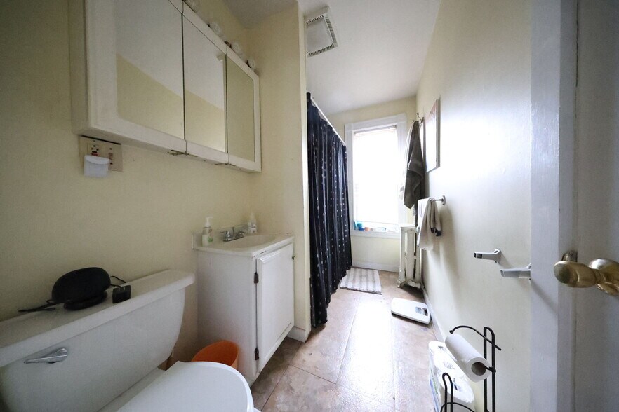 Building Photo - 3 Foster St