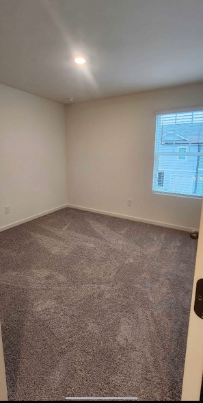 Building Photo - 300 Hynes Dr