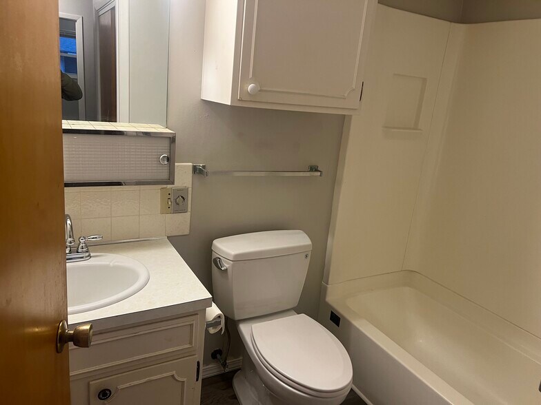 Building Photo - 1614 Bryan St