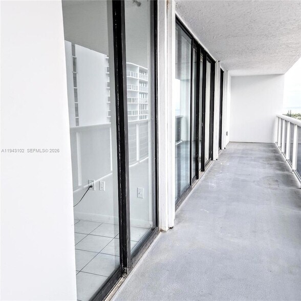 Building Photo - 20505 E Country Club Dr