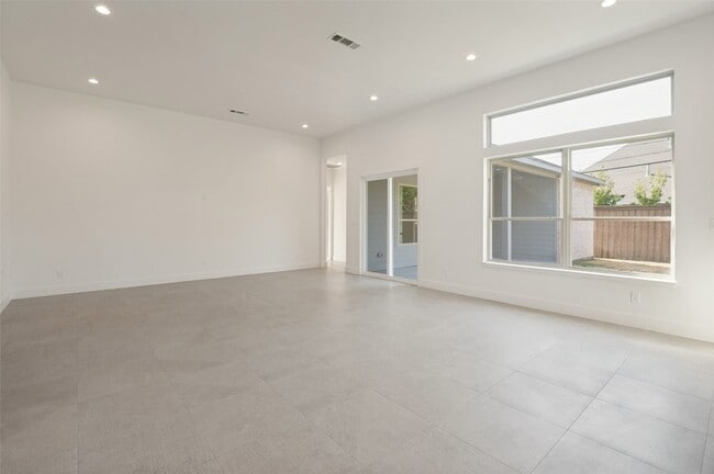 Building Photo - 2654 Mt View Dr