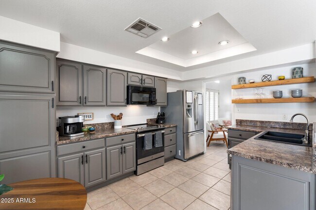 Building Photo - 2826 N Villas Ct
