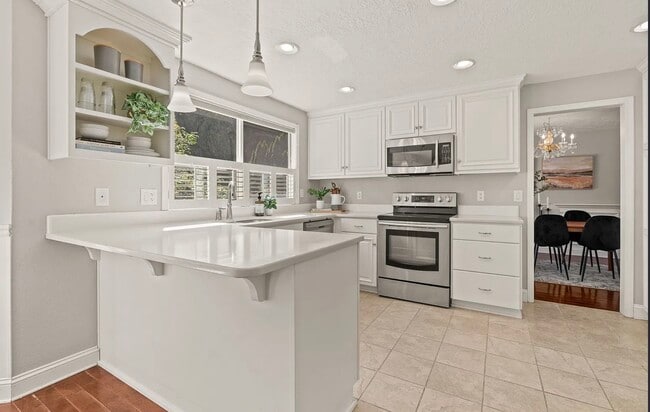 Building Photo - 1406 SE Condor Pl