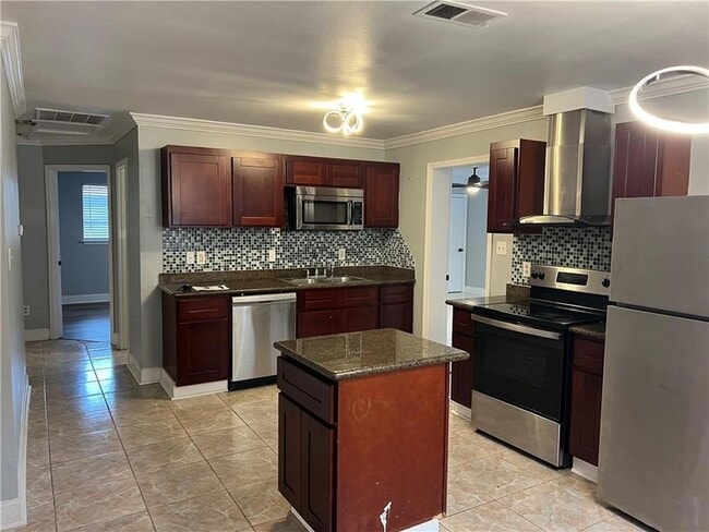 Building Photo - 2716 Riverland Dr