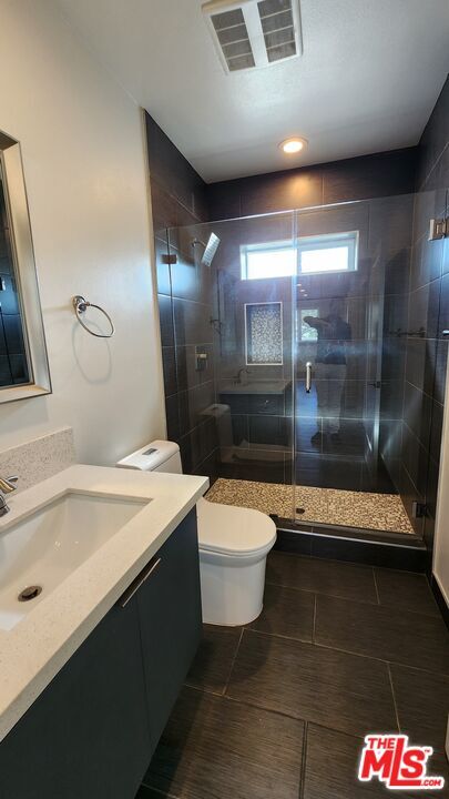 Building Photo - 1255 N Kingsley Dr