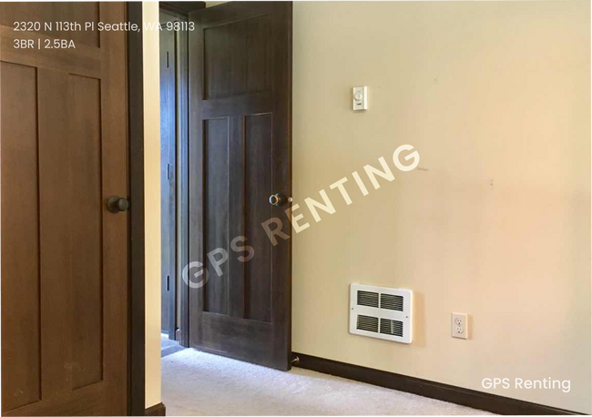 Building Photo - 3 Bed 2.5 Bath Town Home in North Seattle