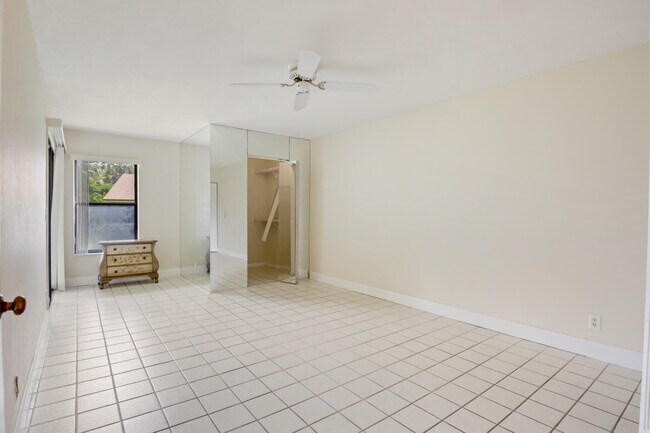 Building Photo - 3340 Lucerne Park Dr