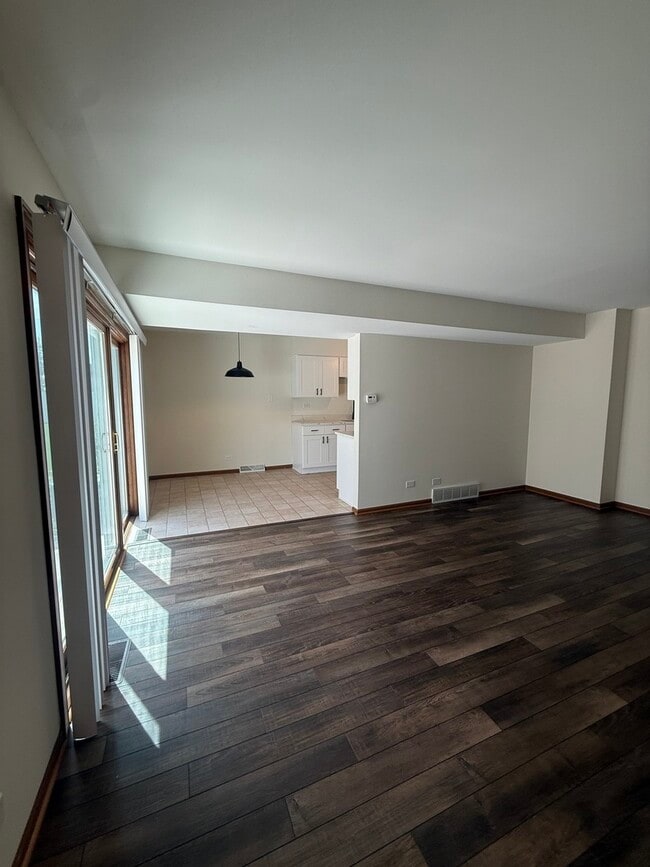Building Photo - 121 Spuhler Dr