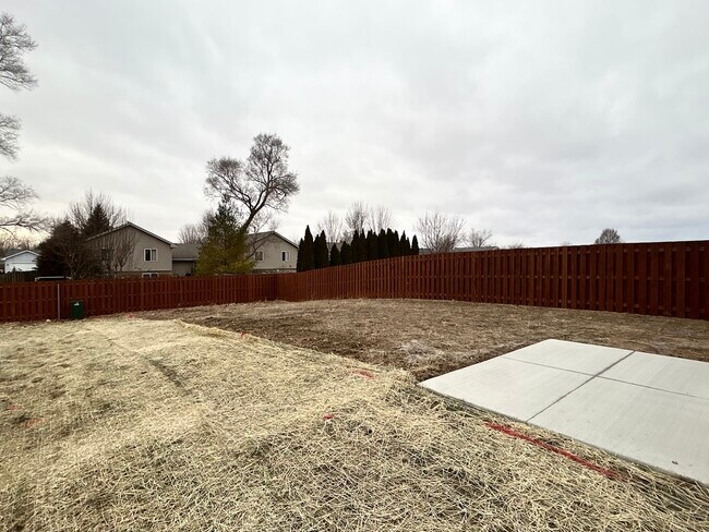 Building Photo - 1320 8th St