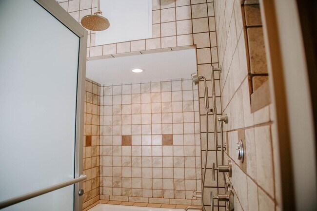 Building Photo - 900 Rutter Ave