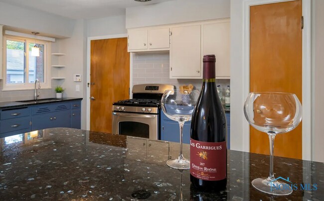 Building Photo - 4033 Hillandale Rd