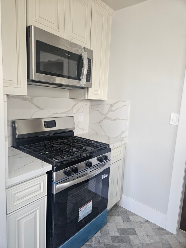 Building Photo - 4318 Wehrle Ct