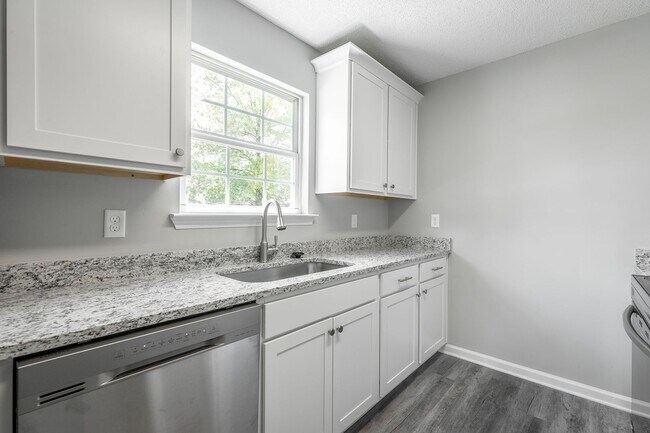 Building Photo - 4 bedroom 2 bath in the Southside (Mill Town)