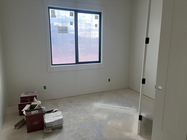 Building Photo - Awesome single story with 4 beds 4 baths and RV garage.