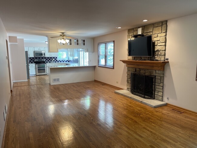 Building Photo - 601 Barbary Ln