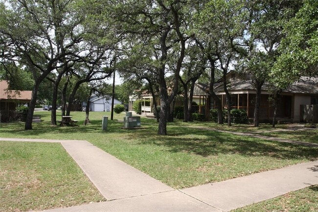 Building Photo - 7825 Beauregard Cir