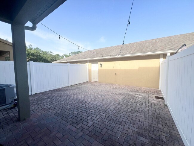 Building Photo - 7722 Fairgrove Ave