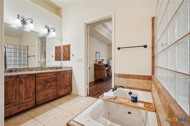 Building Photo - 2622 Fairwood Dr