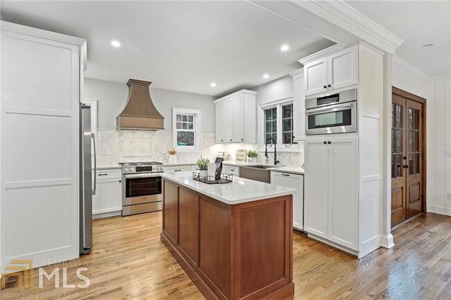 Building Photo - 1309 Stillwood Dr NE
