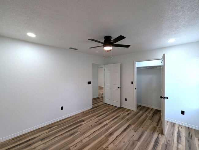 Building Photo - 140 Chisum Dr