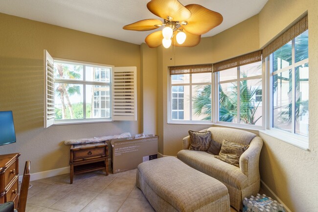 Building Photo - 3 BEDROOM TO 2 BATH SPACIOUS CONDO