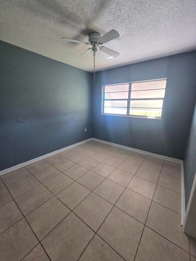 Building Photo - 3751 NW 36th St