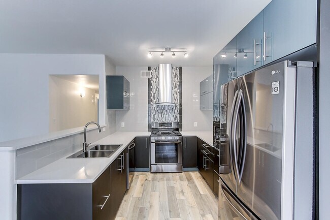 Building Photo - 8381 Pebble Creek Way