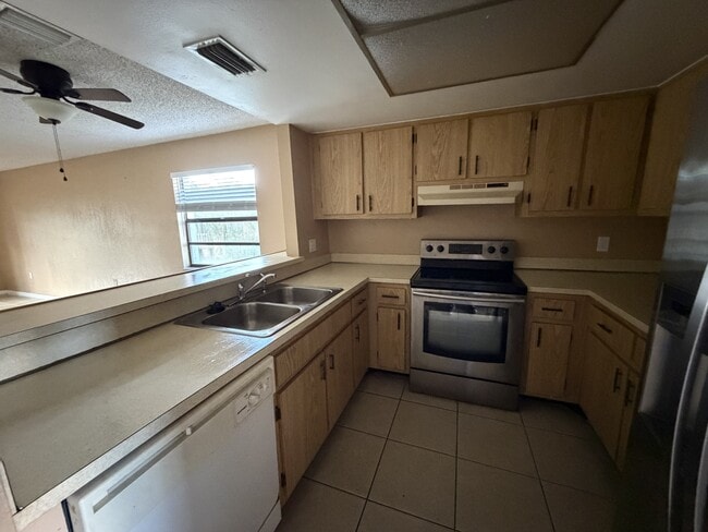 Building Photo - 1040 June Dr