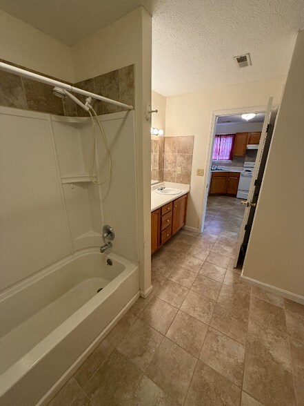 Building Photo - 746 Palmetto Loop
