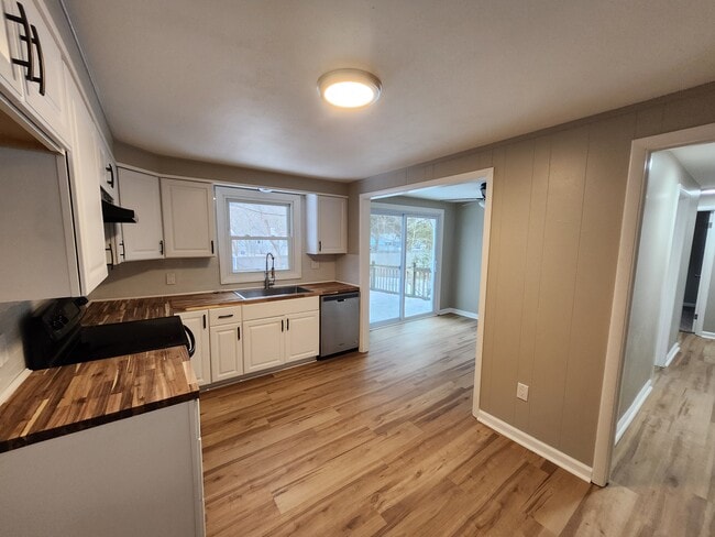 Building Photo - 311 Rebecca St