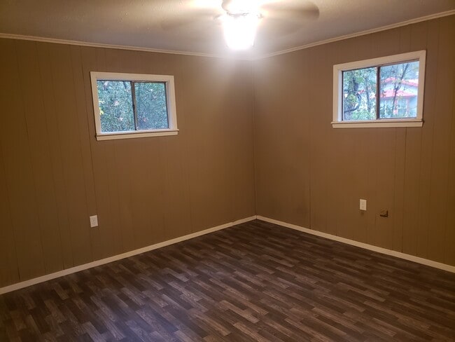 Building Photo - 906 Pierson St