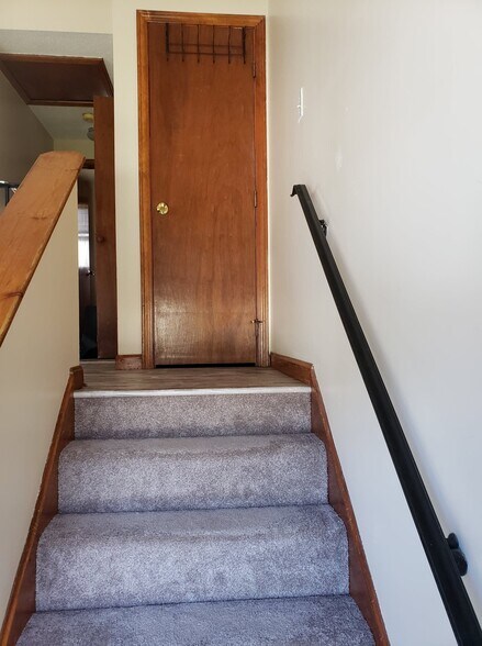 Building Photo - 85 Derryfield Rd