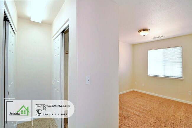 Building Photo - 1294 Mighty Oak Ln