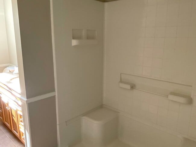Building Photo - HomeFor Rent with 3 Bedrooms, 2 Baths, 2 Car Garage in Lincolnton NC