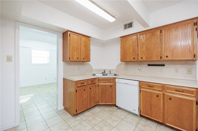 Building Photo - 13813 Flintlock Dr